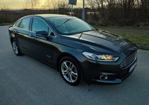 Ford Mondeo cena 61800 przebieg: 129140, rok produkcji 2016 z Chmielnik małe 704